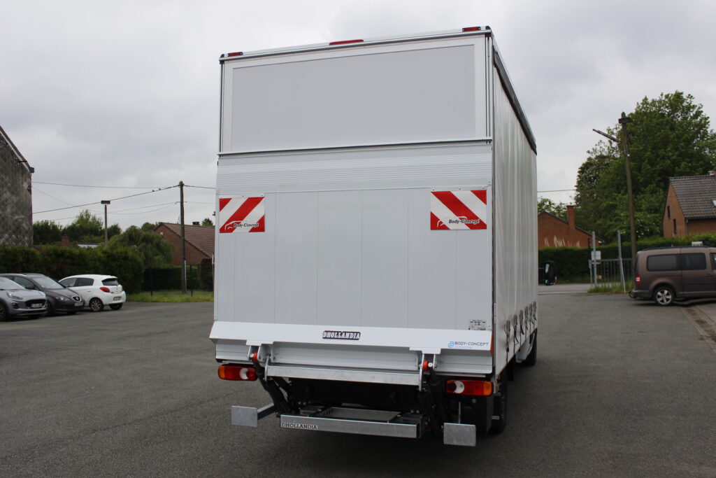 Caisse bâchée Master