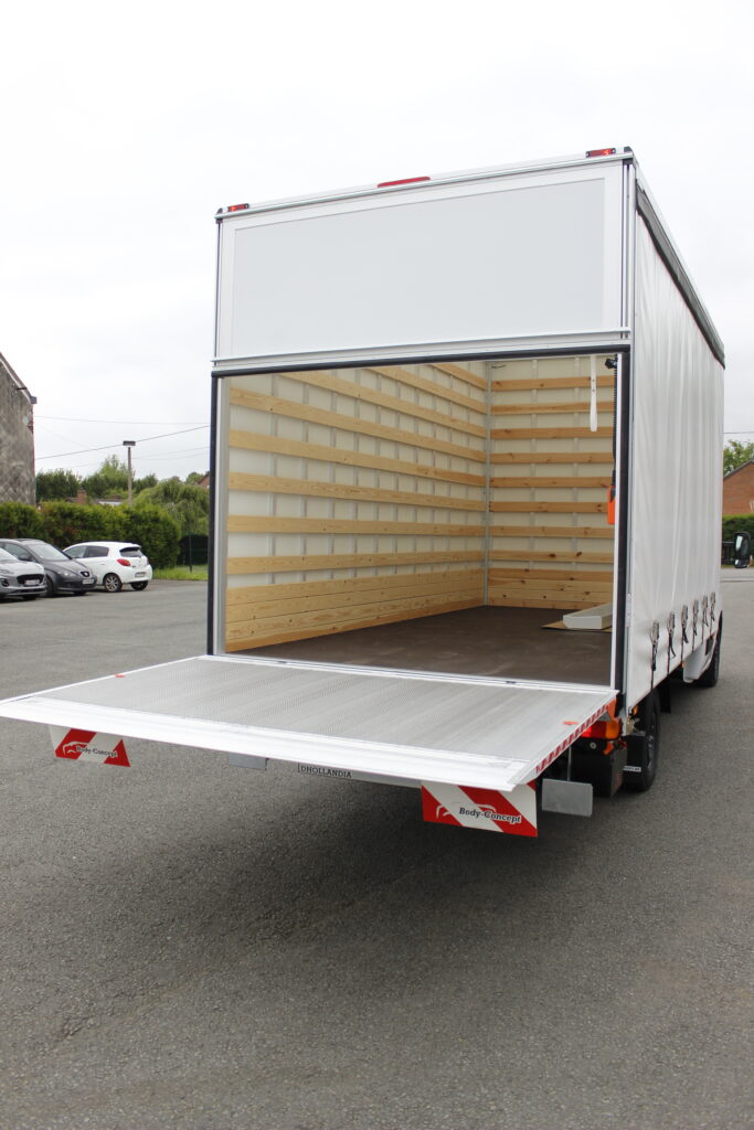 Caisse bâchée Master