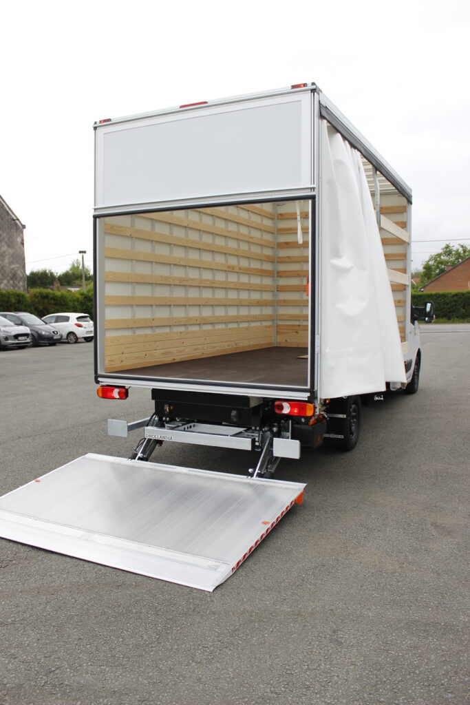 Caisse bâchée Master