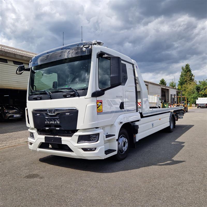 Camion de dépannage MAN sur-mesure équipé Fiault par Body Concept