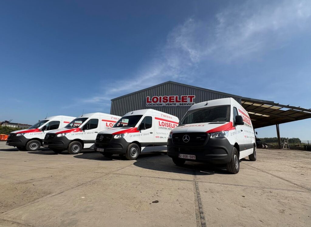 Flotte de Mercedes Sprinter Loiselet devant le dépôt