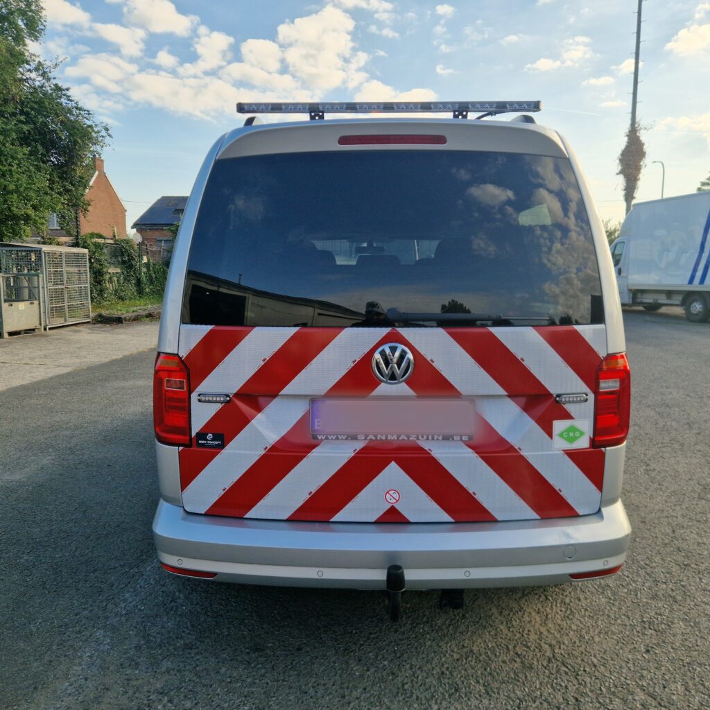VW Caddy – striage classe 2 arrière mi-hauteur et flèche lumineuse 8 lampes