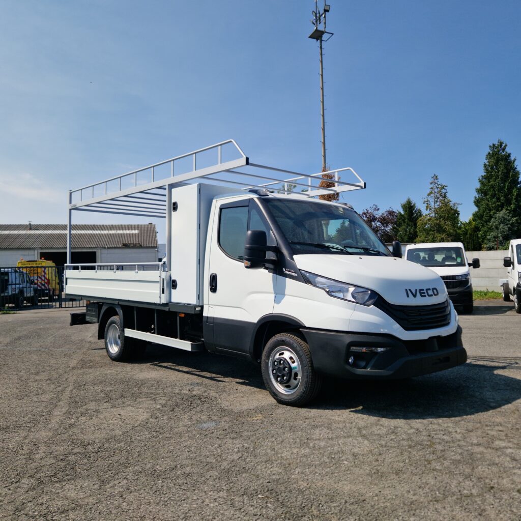Iveco Daily 3/4 avant avec galerie complète et main courante