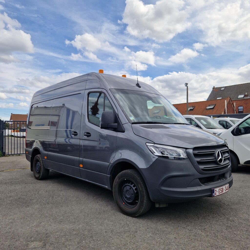 Mercedes Sprinter gris équipé pour aménagement d’atelier mobileMercedes Sprinter gris équipé pour aménagement d’atelier mobile