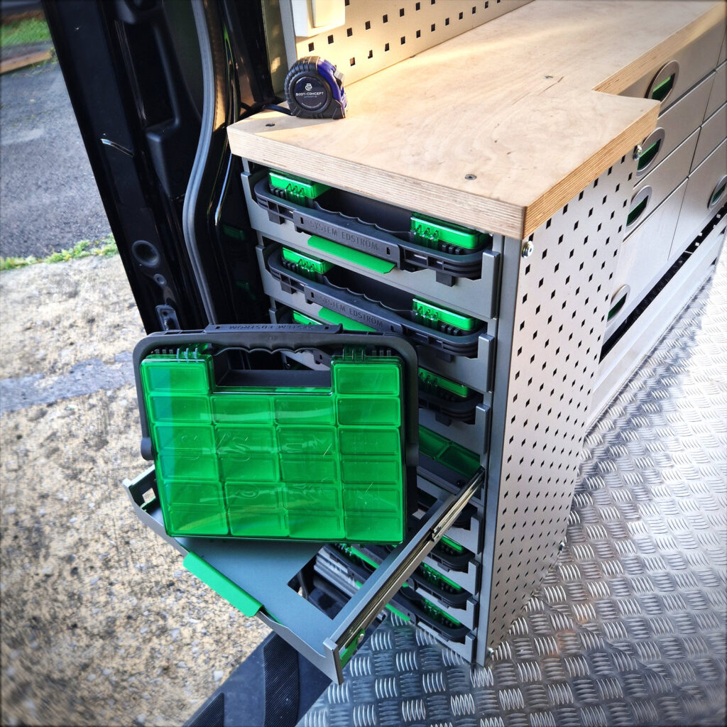 Tiroir à outil et rangement pour mallette à bord